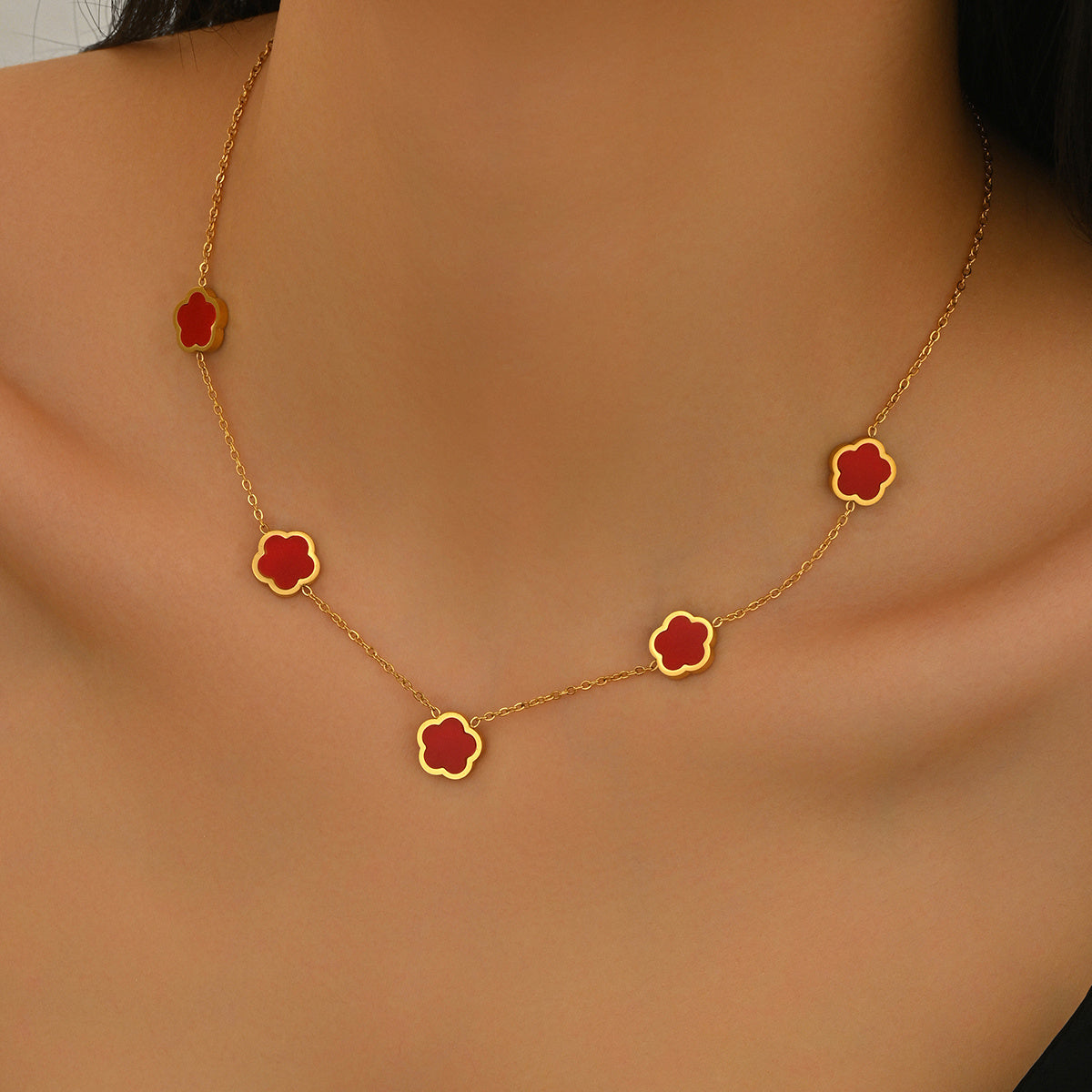 18K Gold Plated Five Leaf Clover Necklace – Elegant Hypoallergenic Jewelry